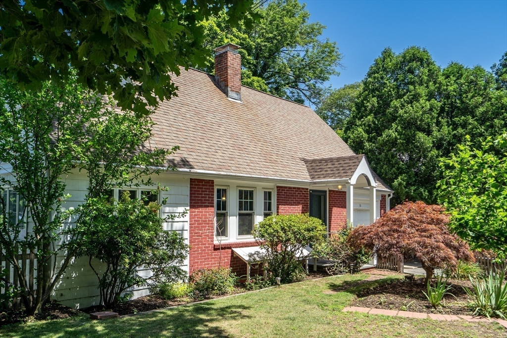 16 Roundwood Rd