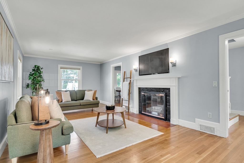 16 Roundwood Rd