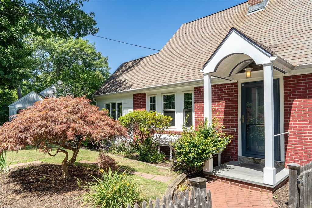 16 Roundwood Rd