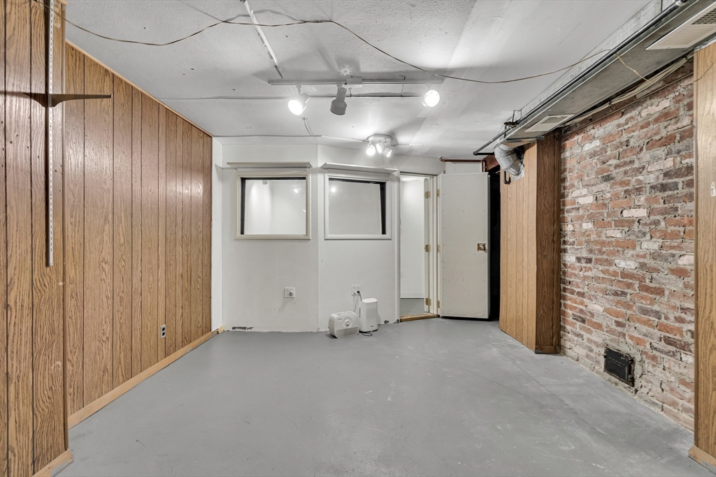 16 Roundwood Rd