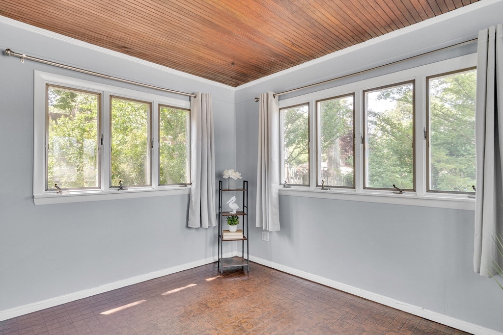 16 Roundwood Rd