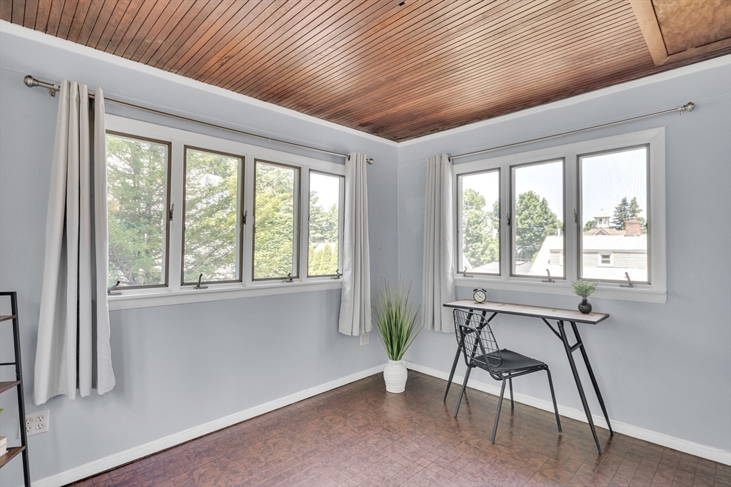 16 Roundwood Rd
