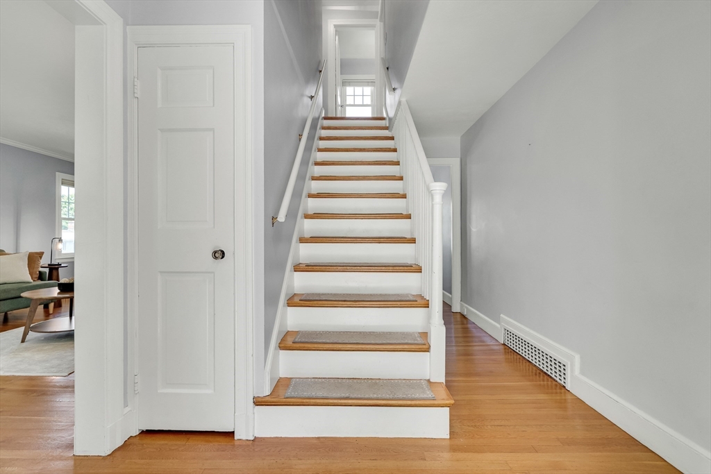16 Roundwood Rd