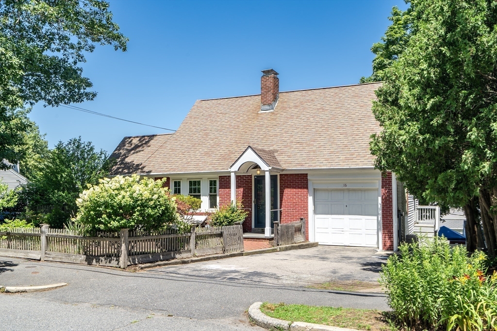 16 Roundwood Rd