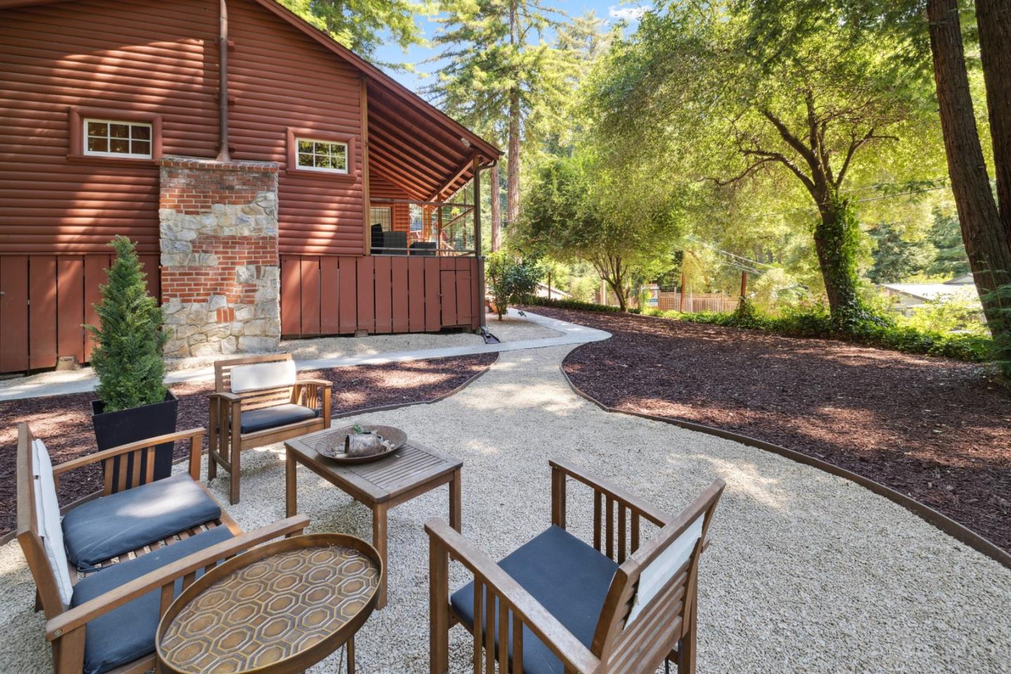 870 Creek DR