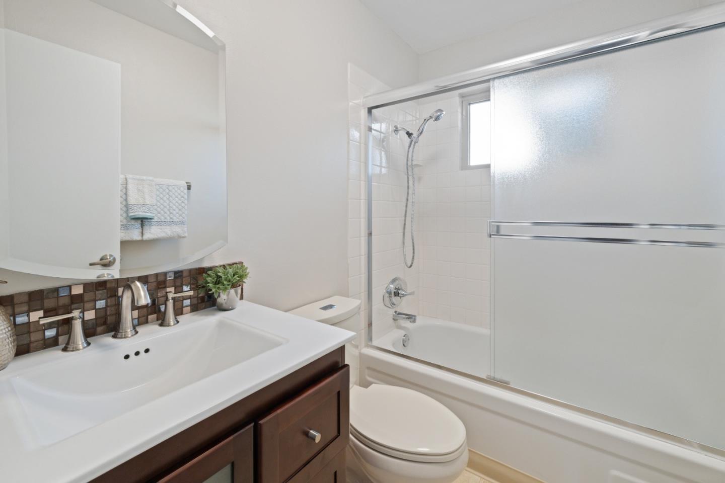 1327 Bellingham DR