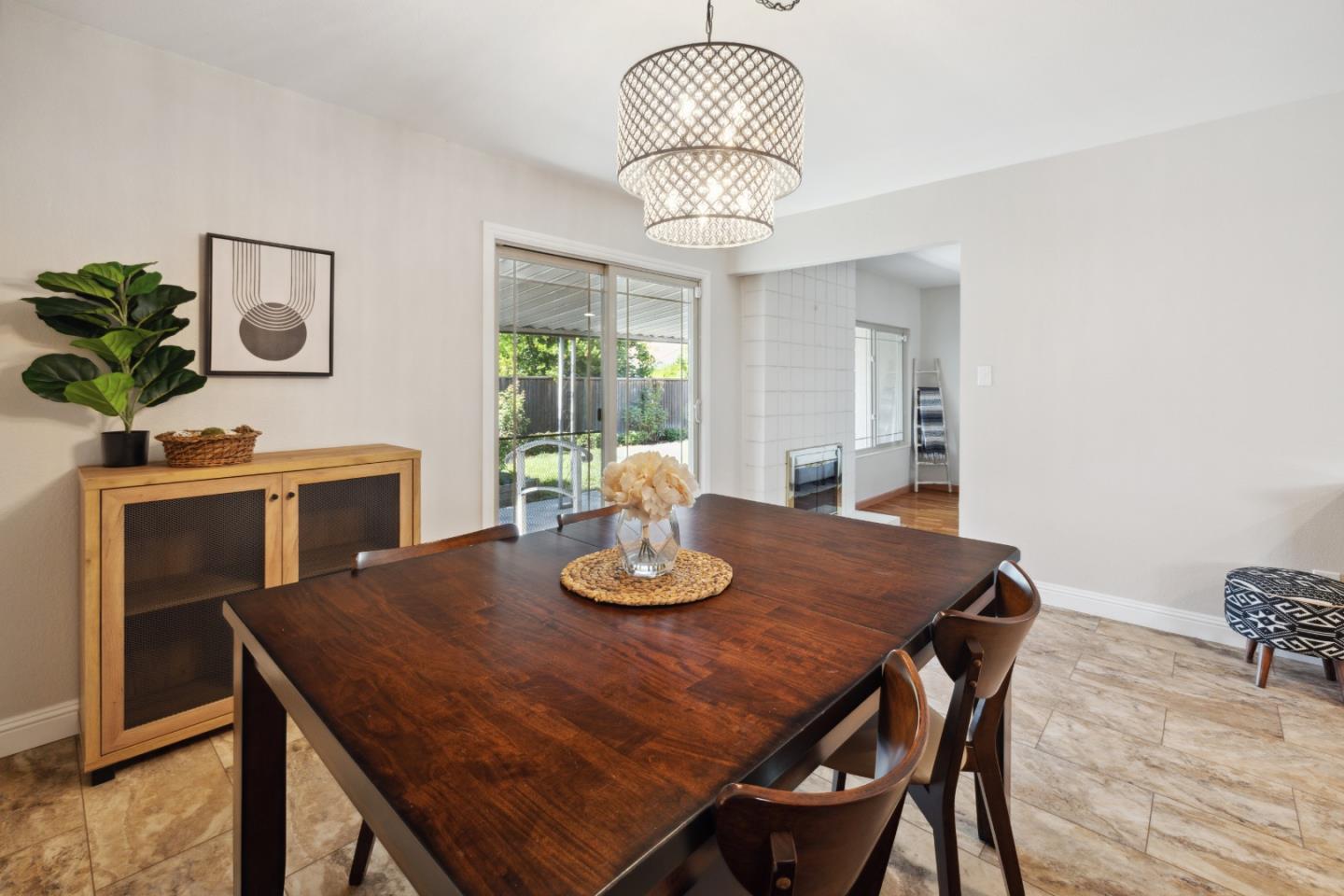 1327 Bellingham DR