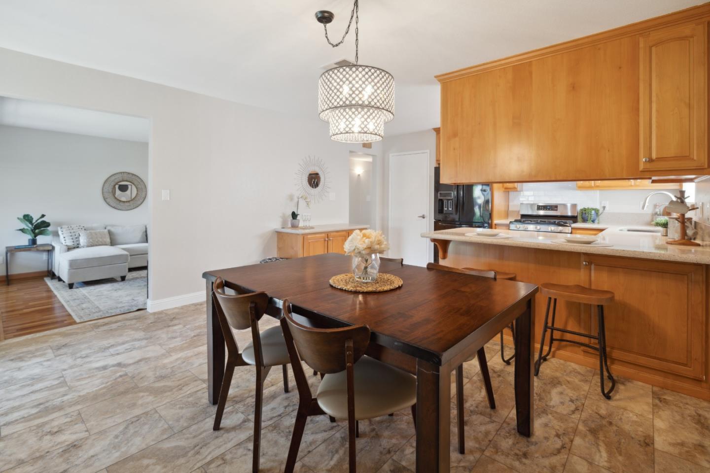1327 Bellingham DR