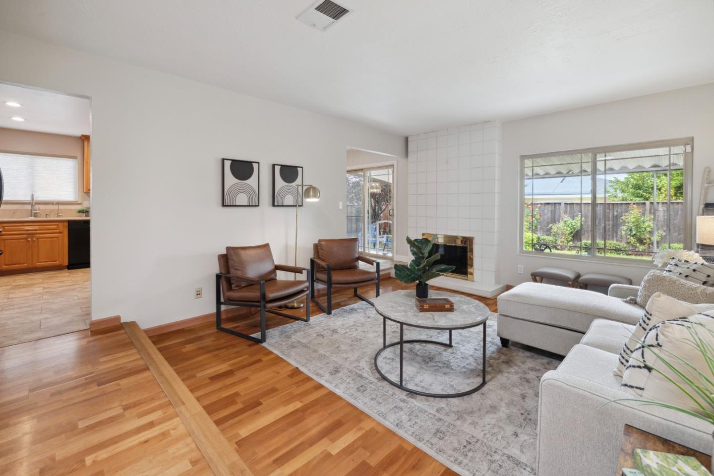 1327 Bellingham DR