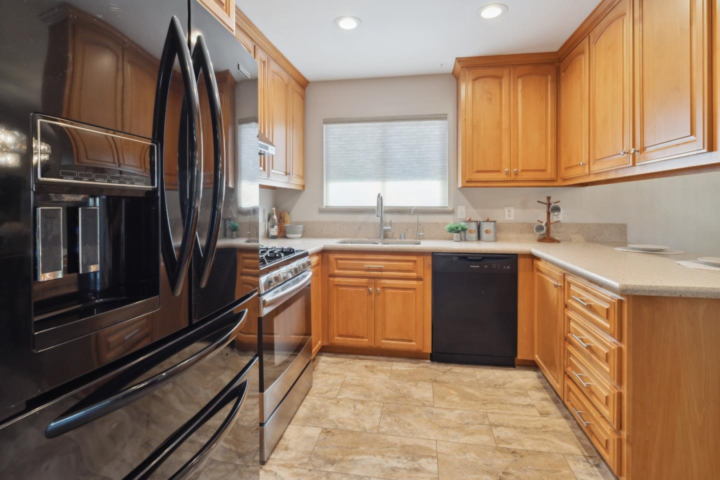 1327 Bellingham DR