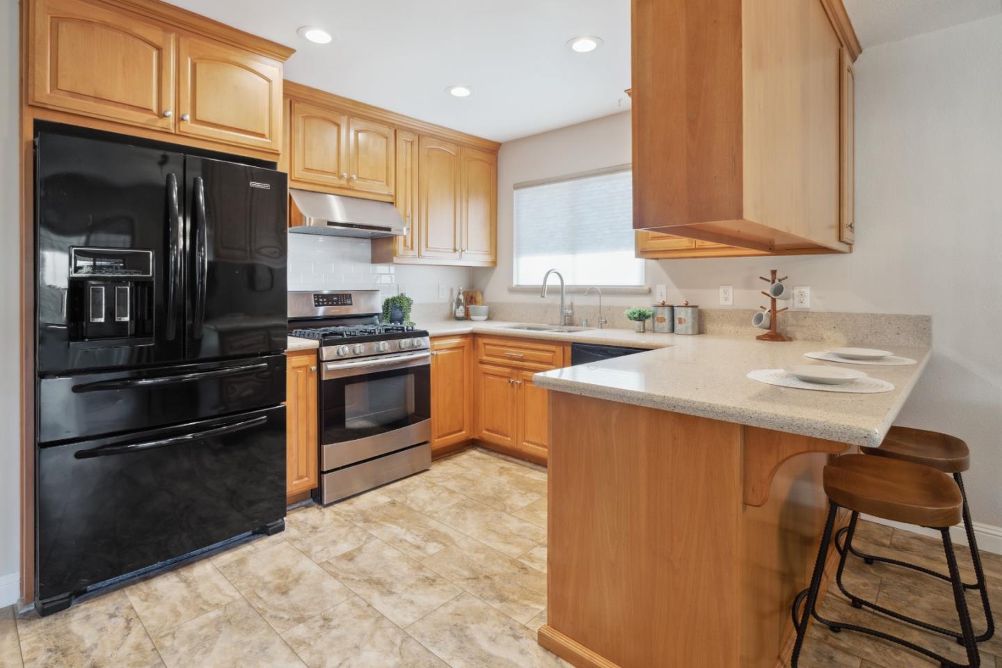1327 Bellingham DR