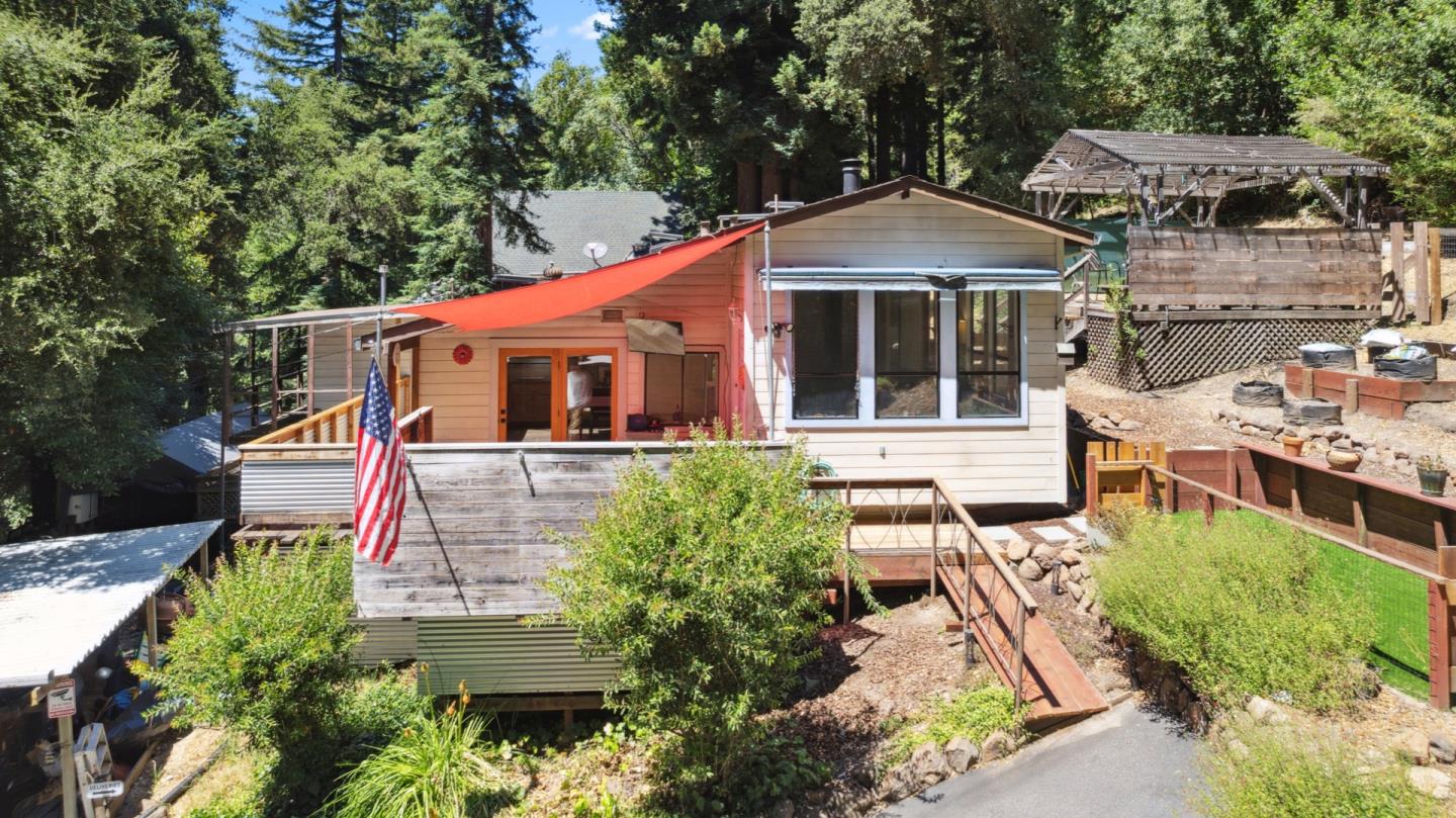 203 Fairview AVE