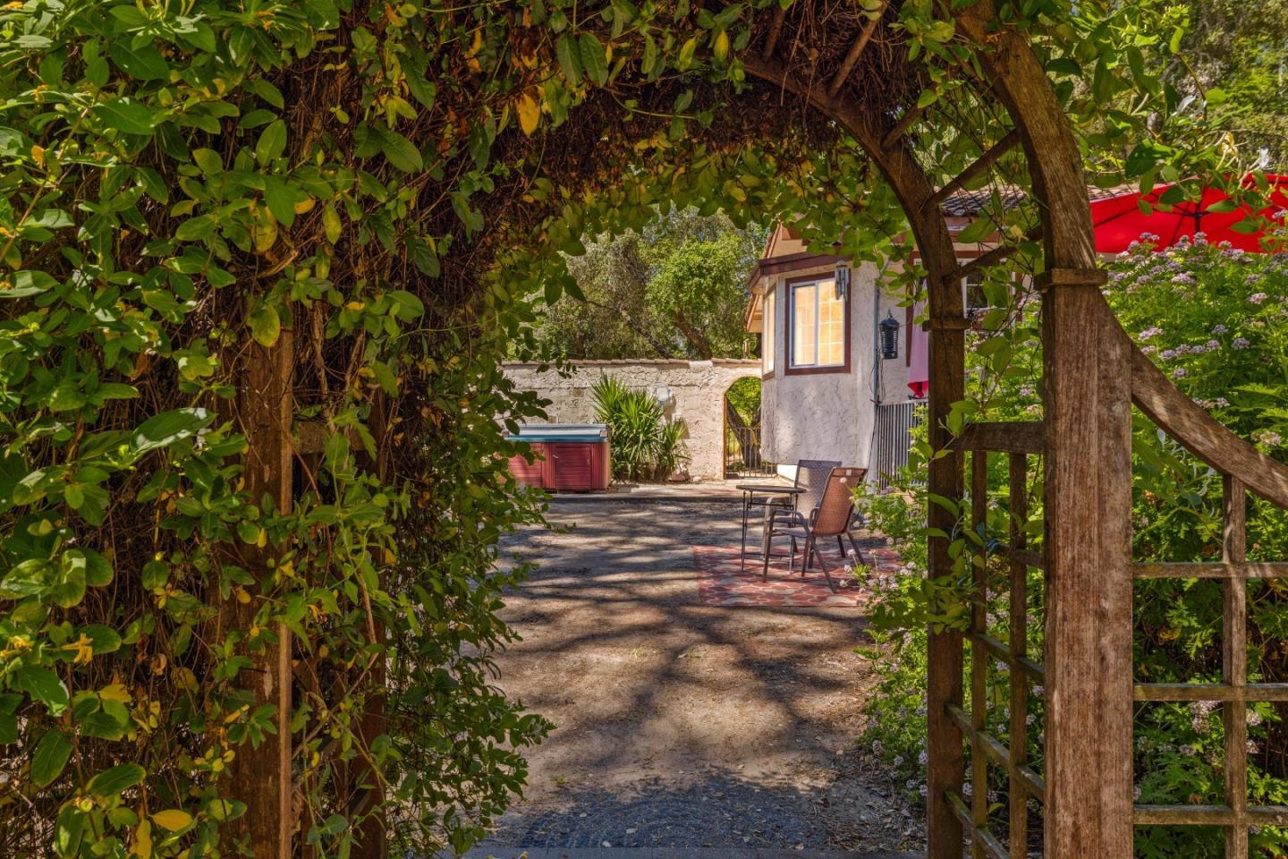 355 Santa Cruz Street