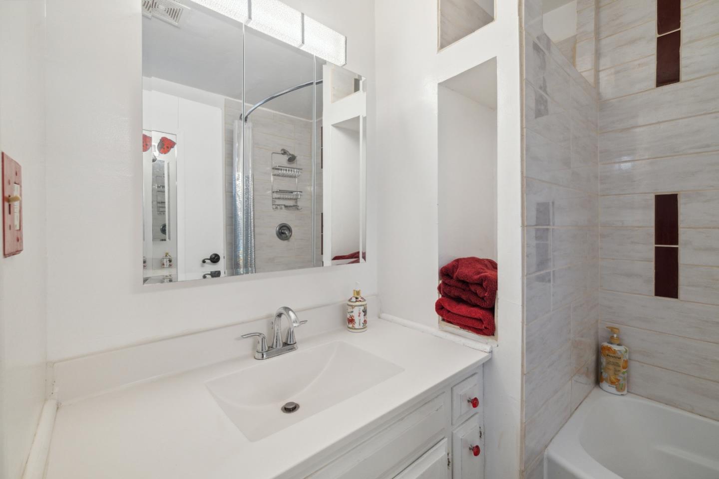 355 Santa Cruz Street