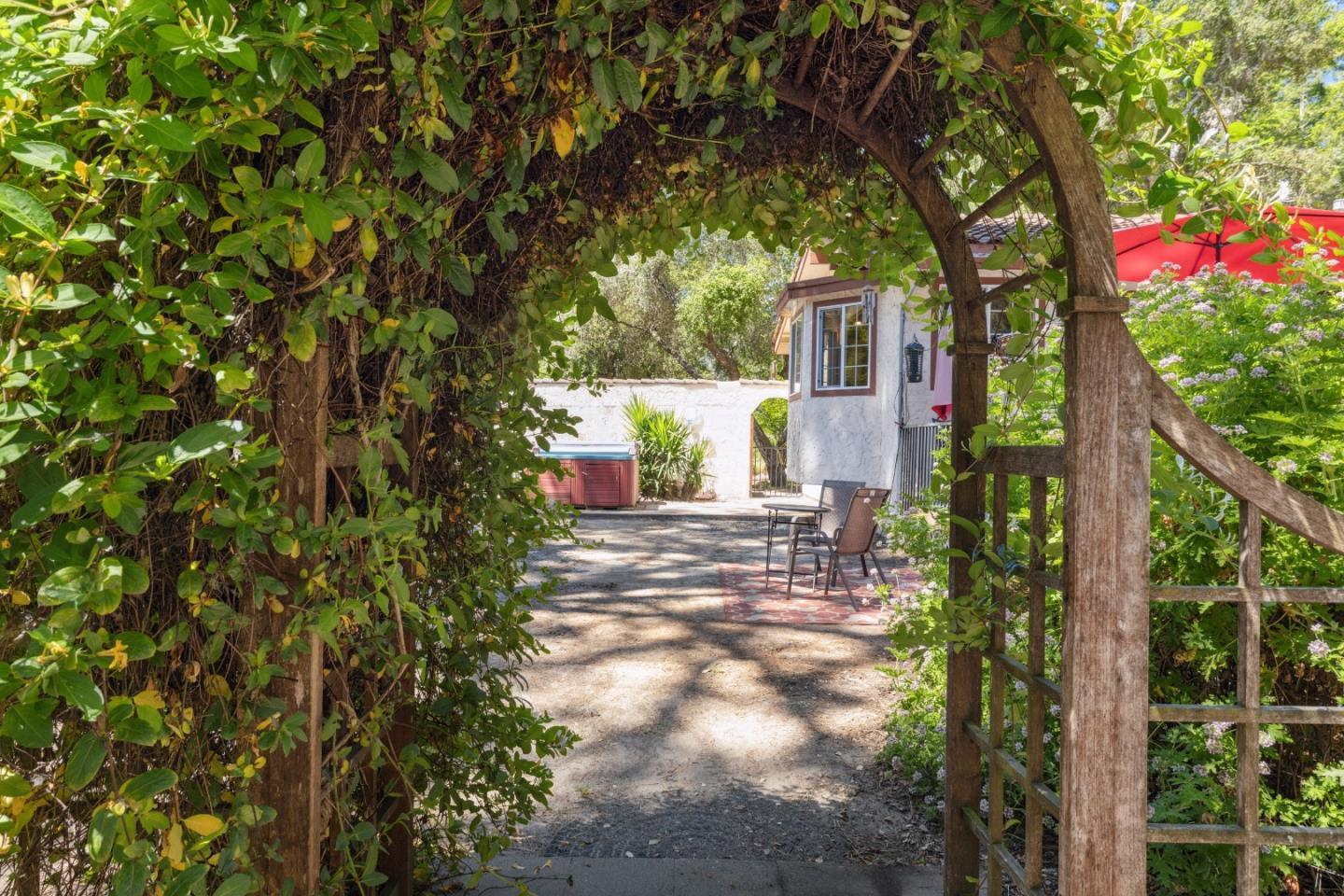 355 Santa Cruz Street