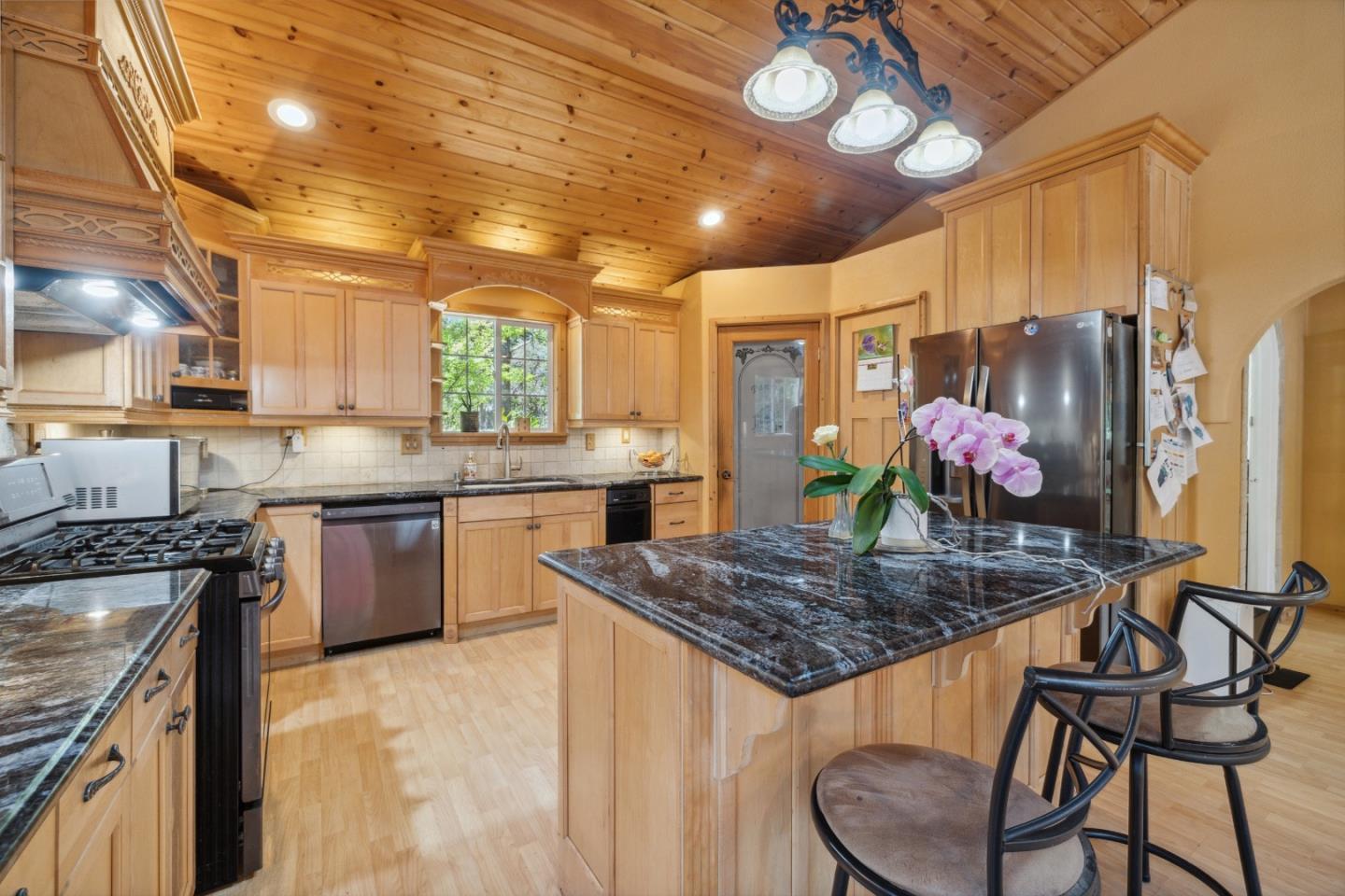 355 Santa Cruz Street