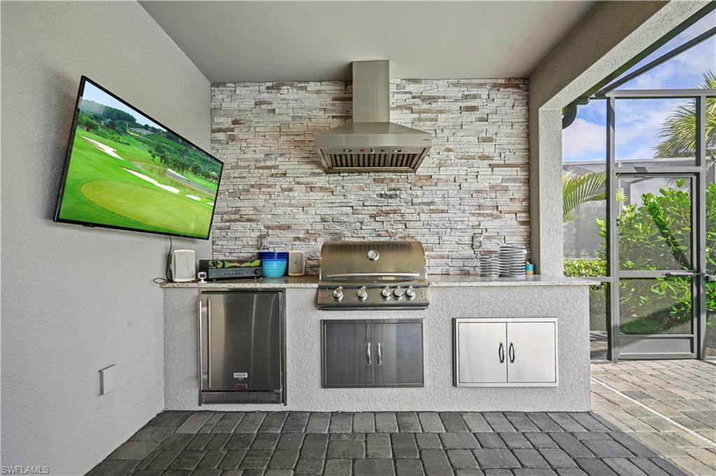 15895 Leaning Pine LN