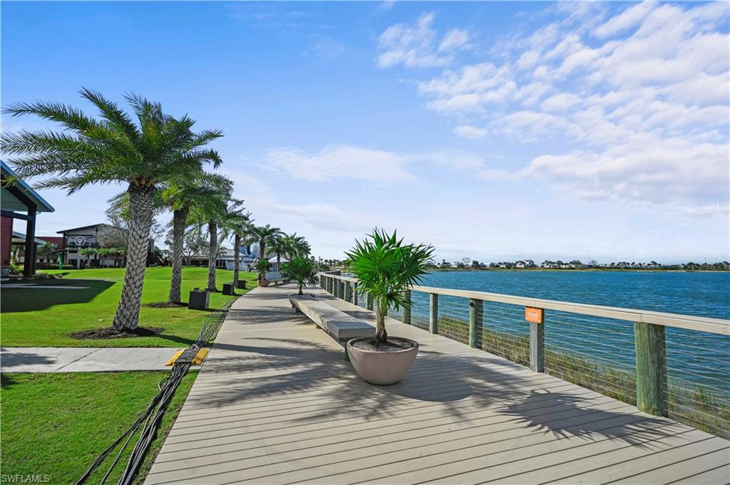 15895 Leaning Pine LN