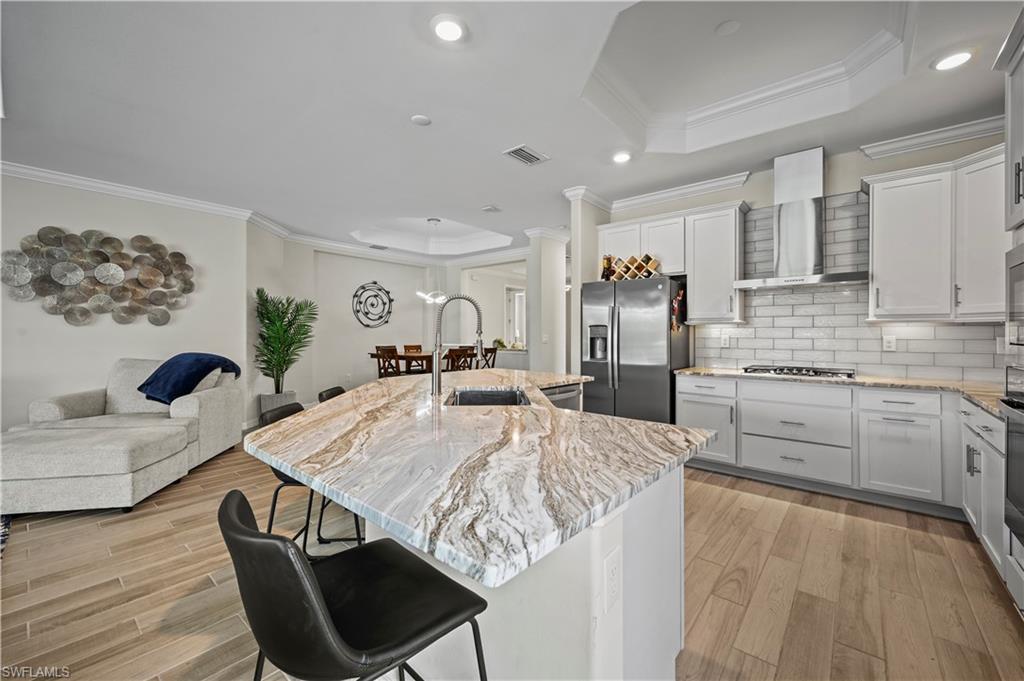 15895 Leaning Pine LN