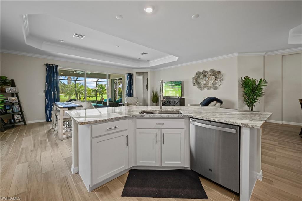 15895 Leaning Pine LN