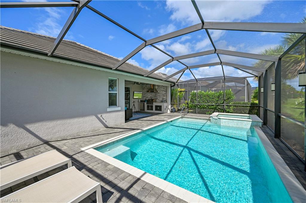 15895 Leaning Pine LN