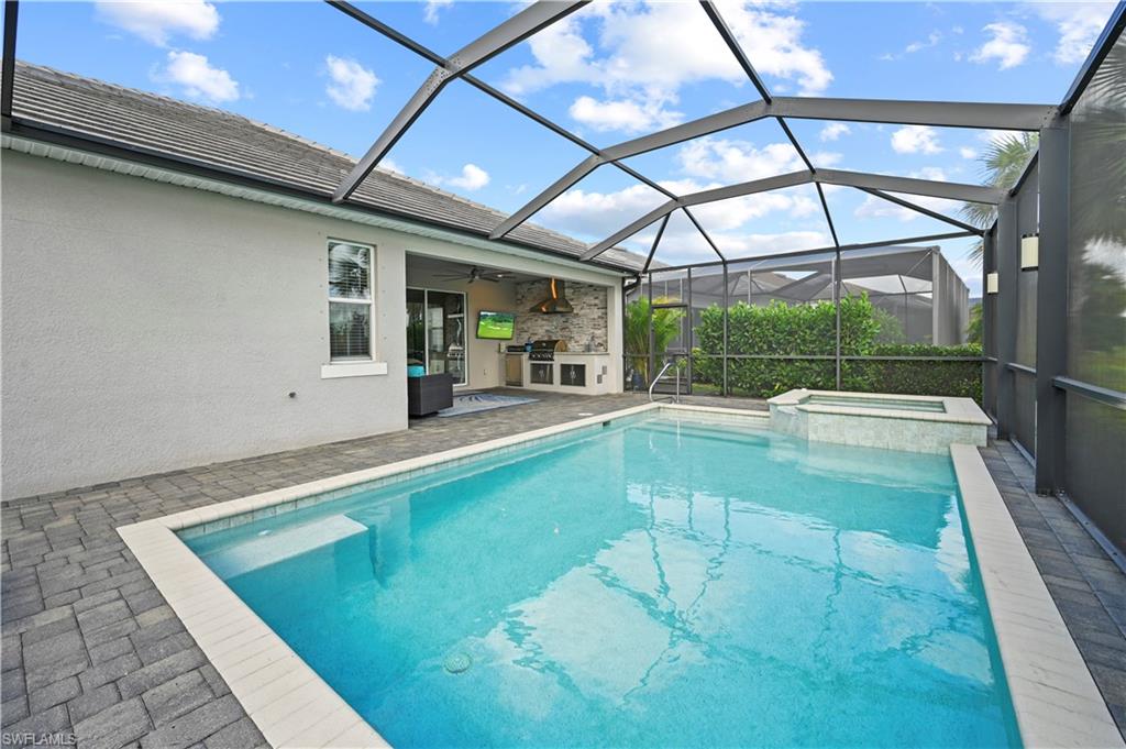 15895 Leaning Pine LN