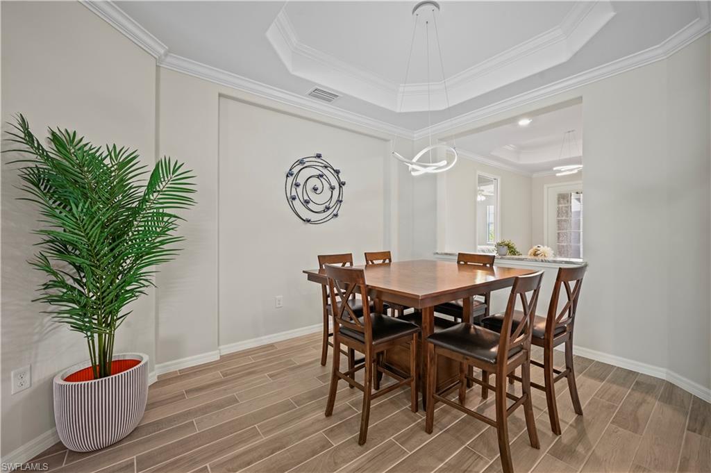 15895 Leaning Pine LN