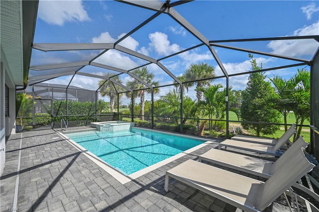 15895 Leaning Pine LN