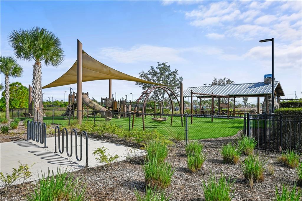 15895 Leaning Pine LN