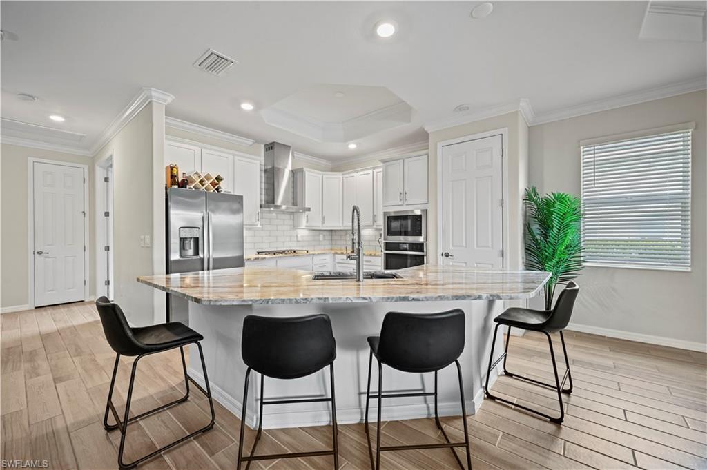 15895 Leaning Pine LN