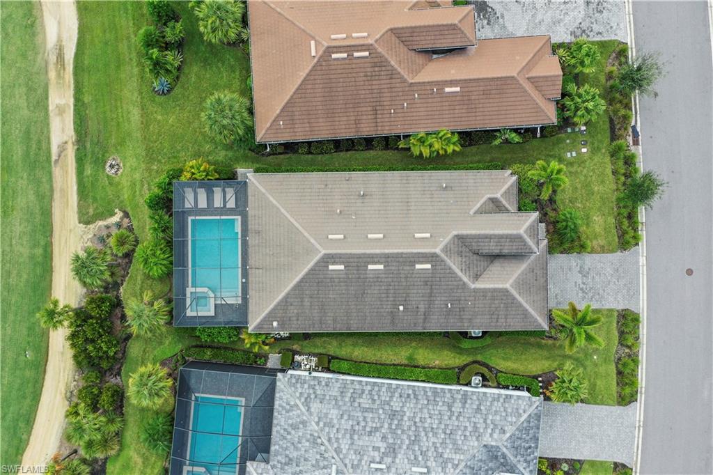 15895 Leaning Pine LN