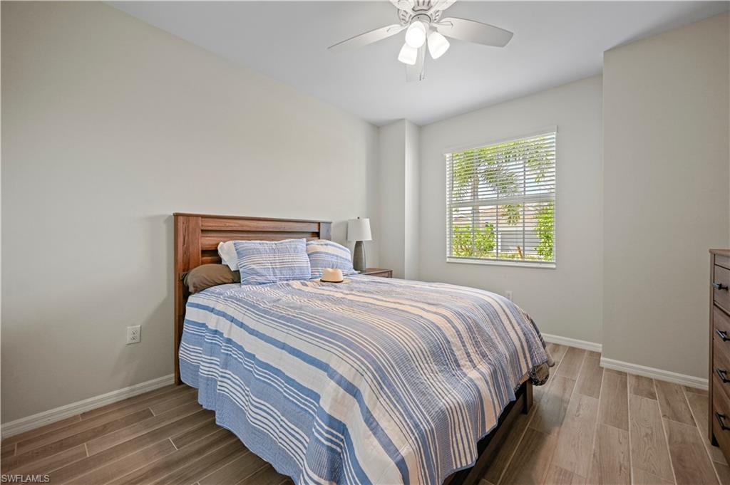 15895 Leaning Pine LN