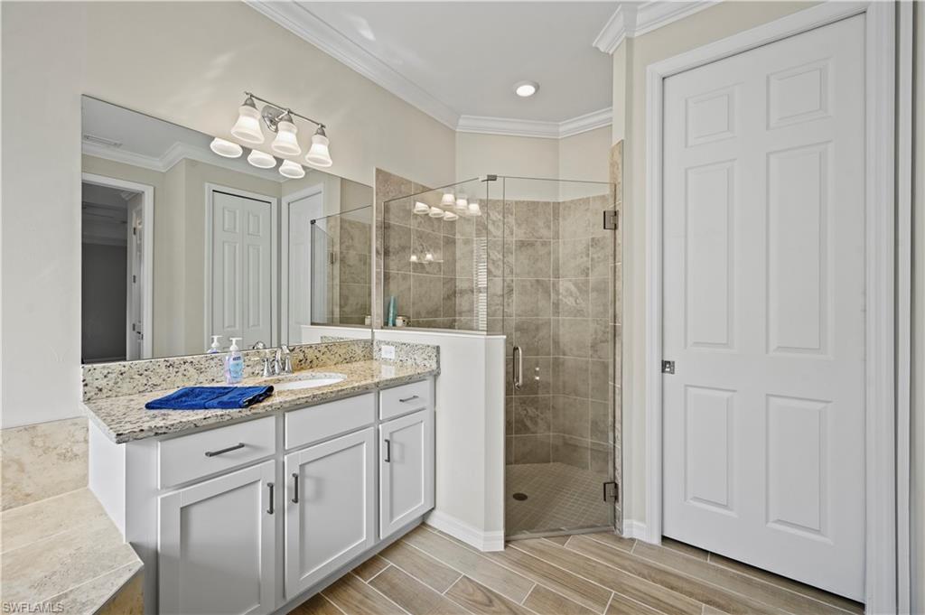 15895 Leaning Pine LN