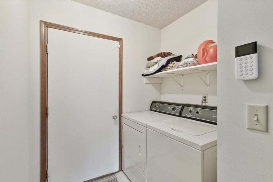 10611 W Main Street 10613