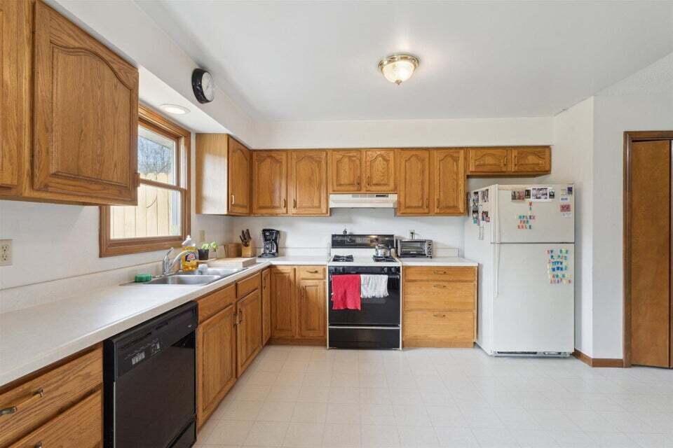 10611 W Main Street 10613