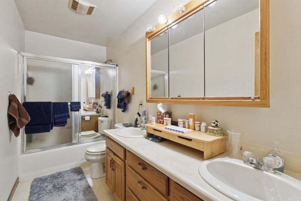 10611 W Main Street 10613
