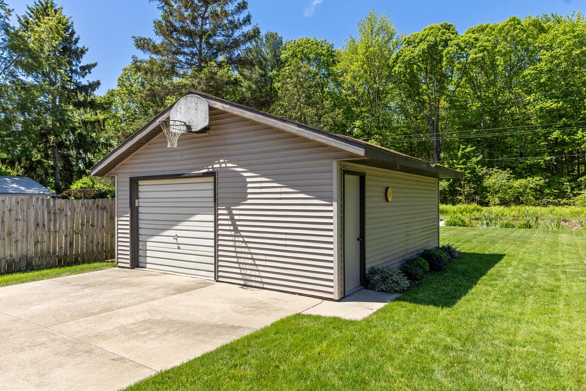 6511 Cottonwood Drive