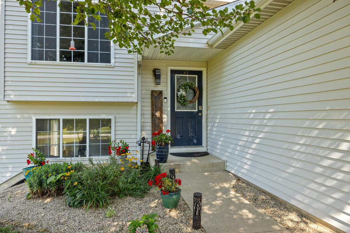 1126 N Vista Lane