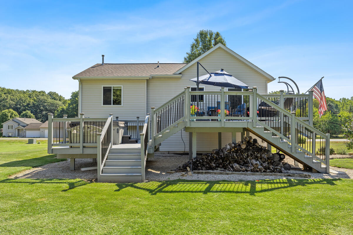 1126 N Vista Lane