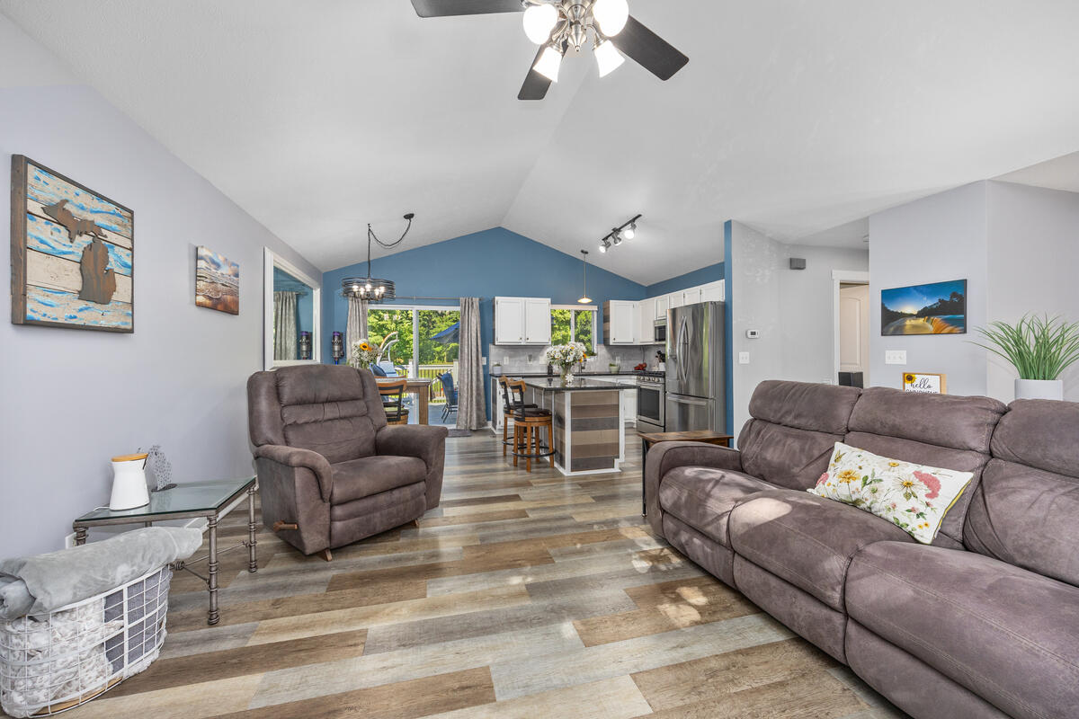 1126 N Vista Lane