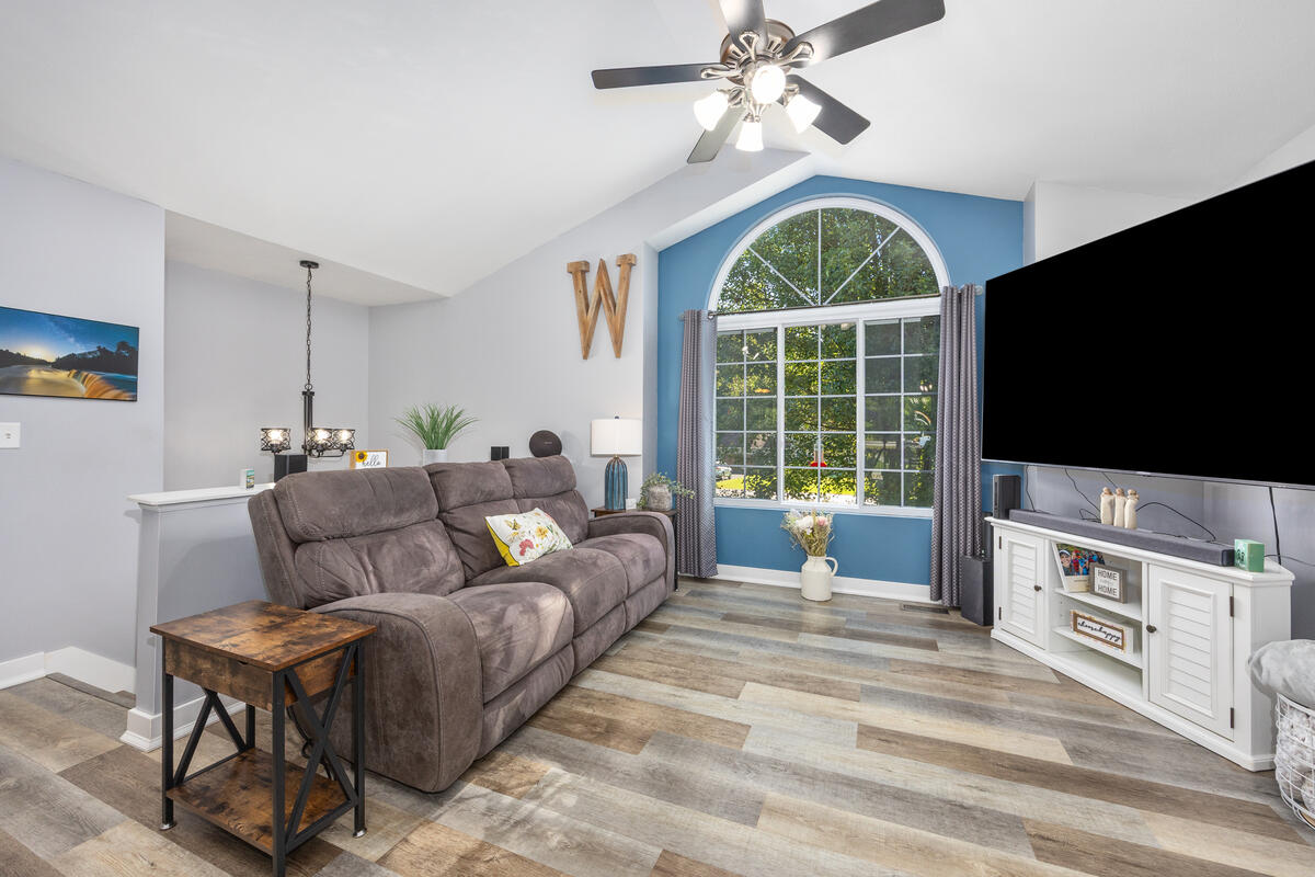 1126 N Vista Lane
