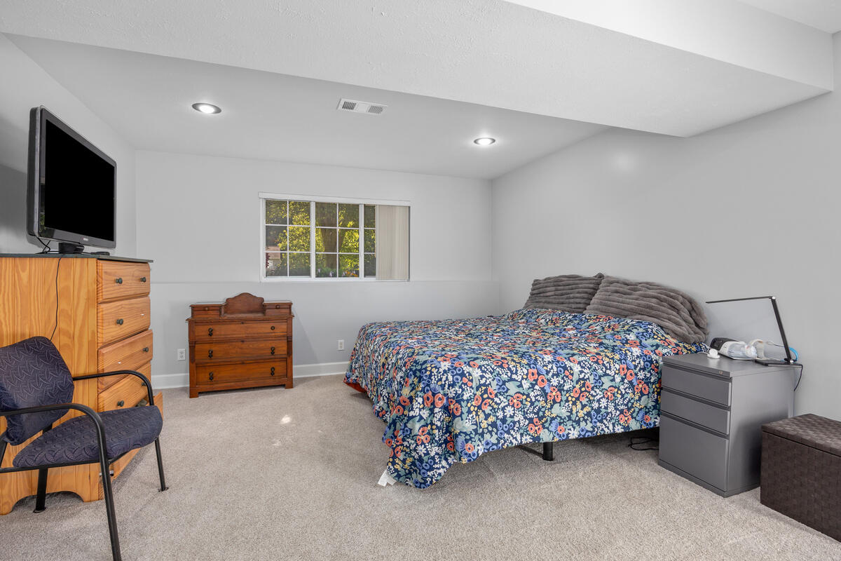 1126 N Vista Lane