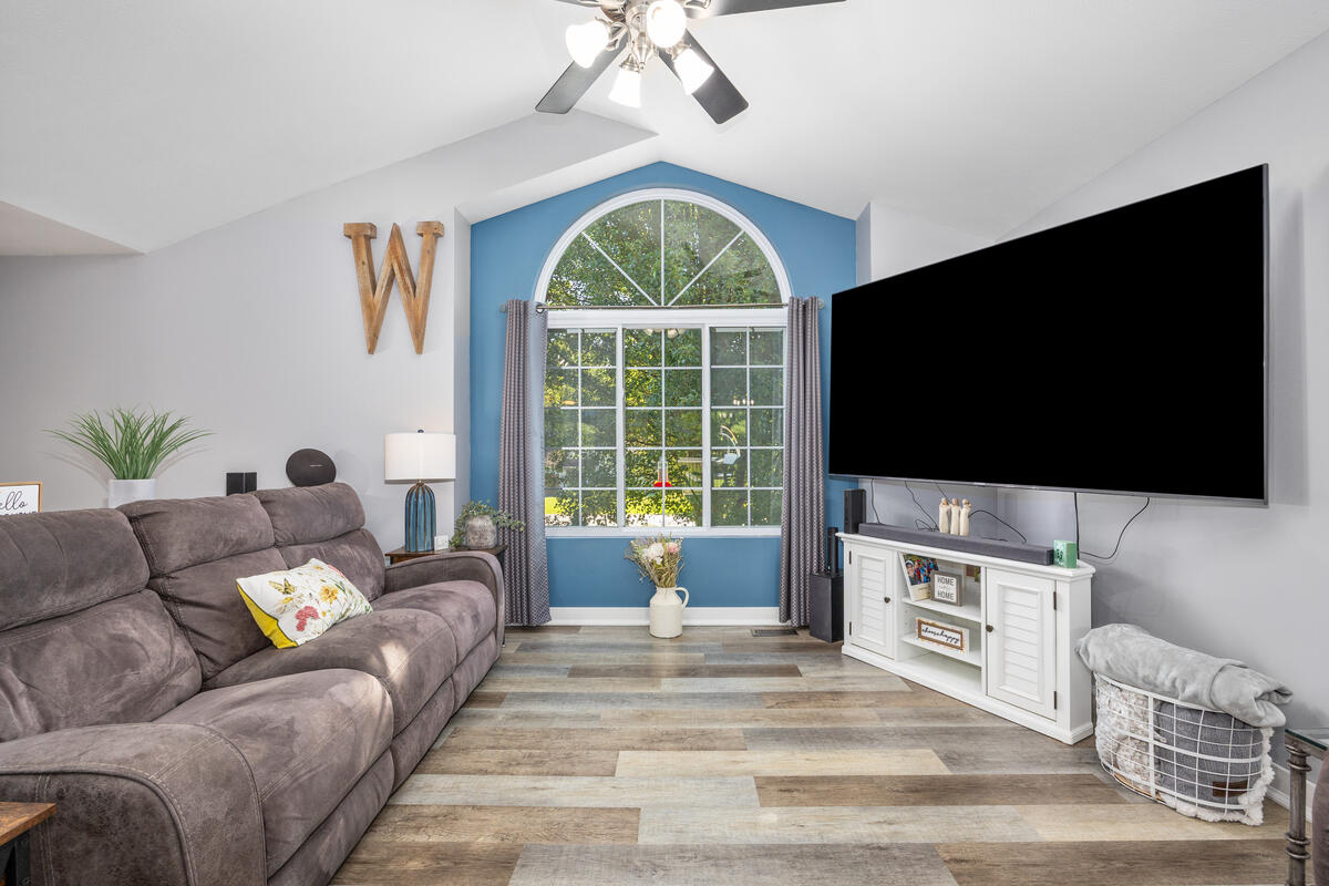 1126 N Vista Lane