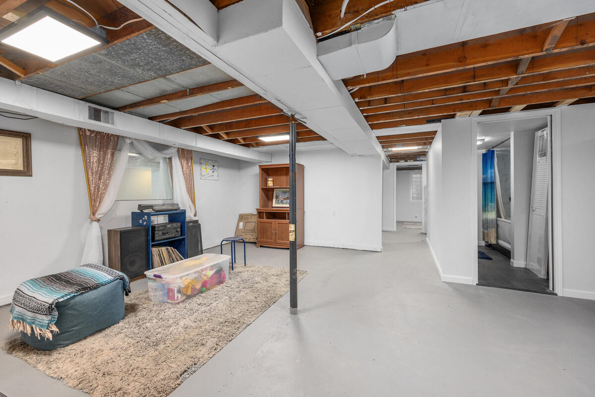 608 E Van Buren Street