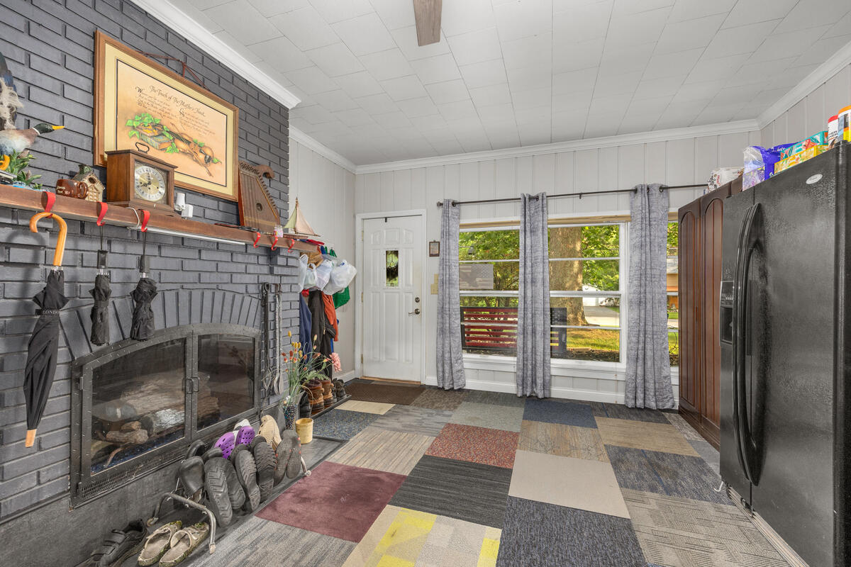 608 E Van Buren Street
