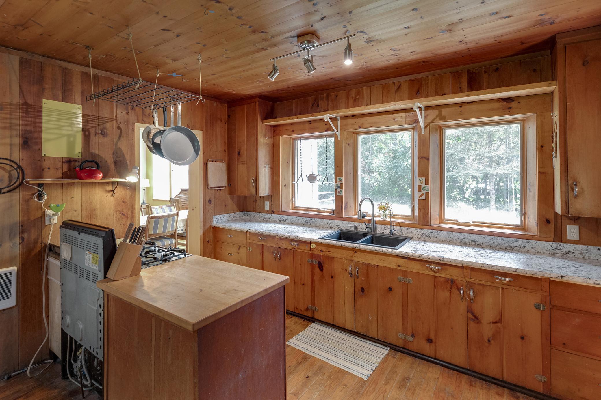 7149 Diamond Point Road NW