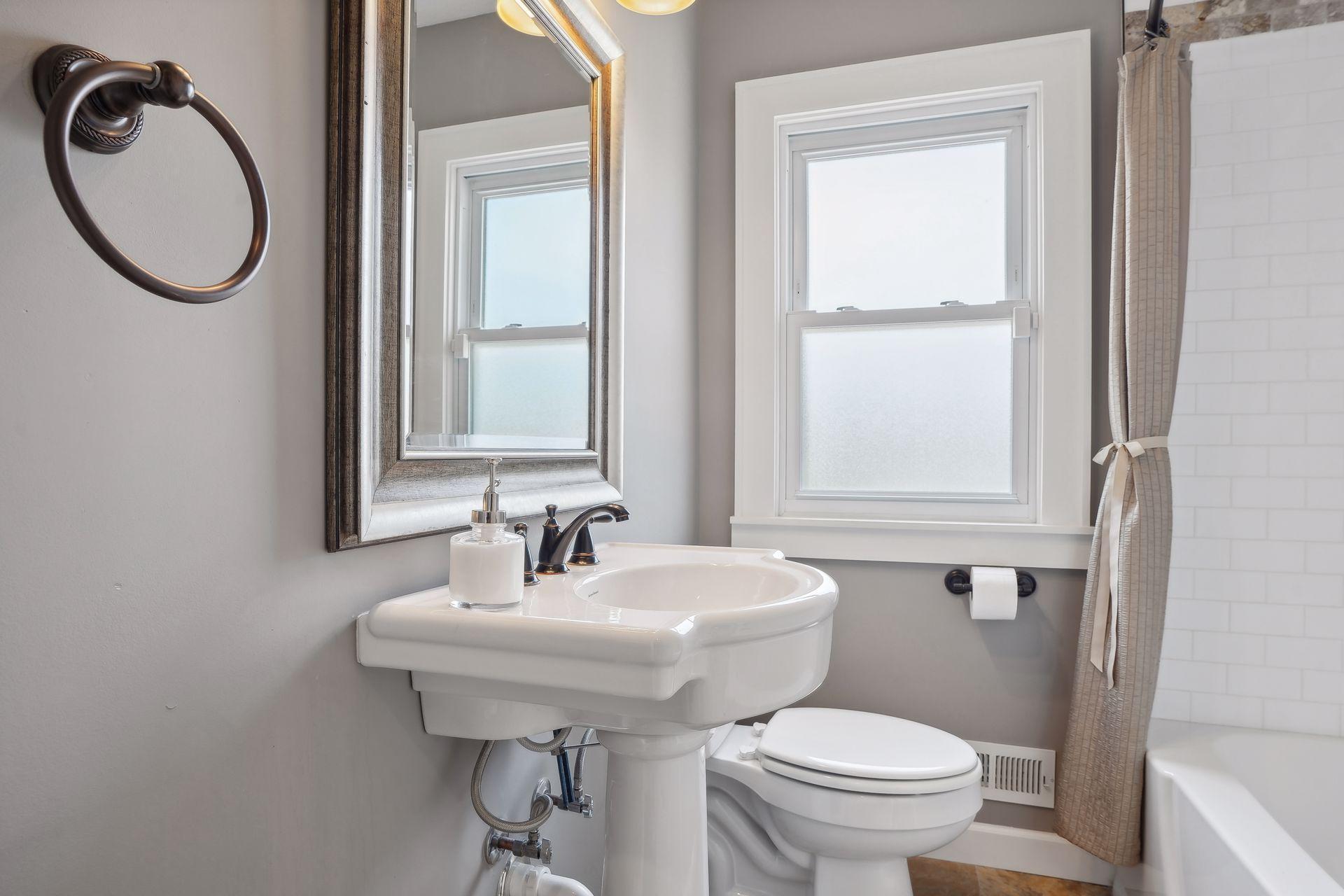 2222 Scheffer Avenue