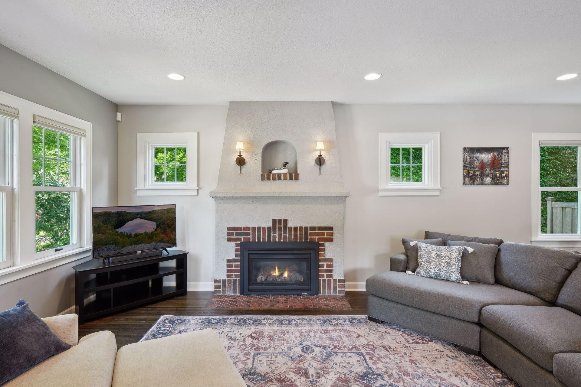 2222 Scheffer Avenue