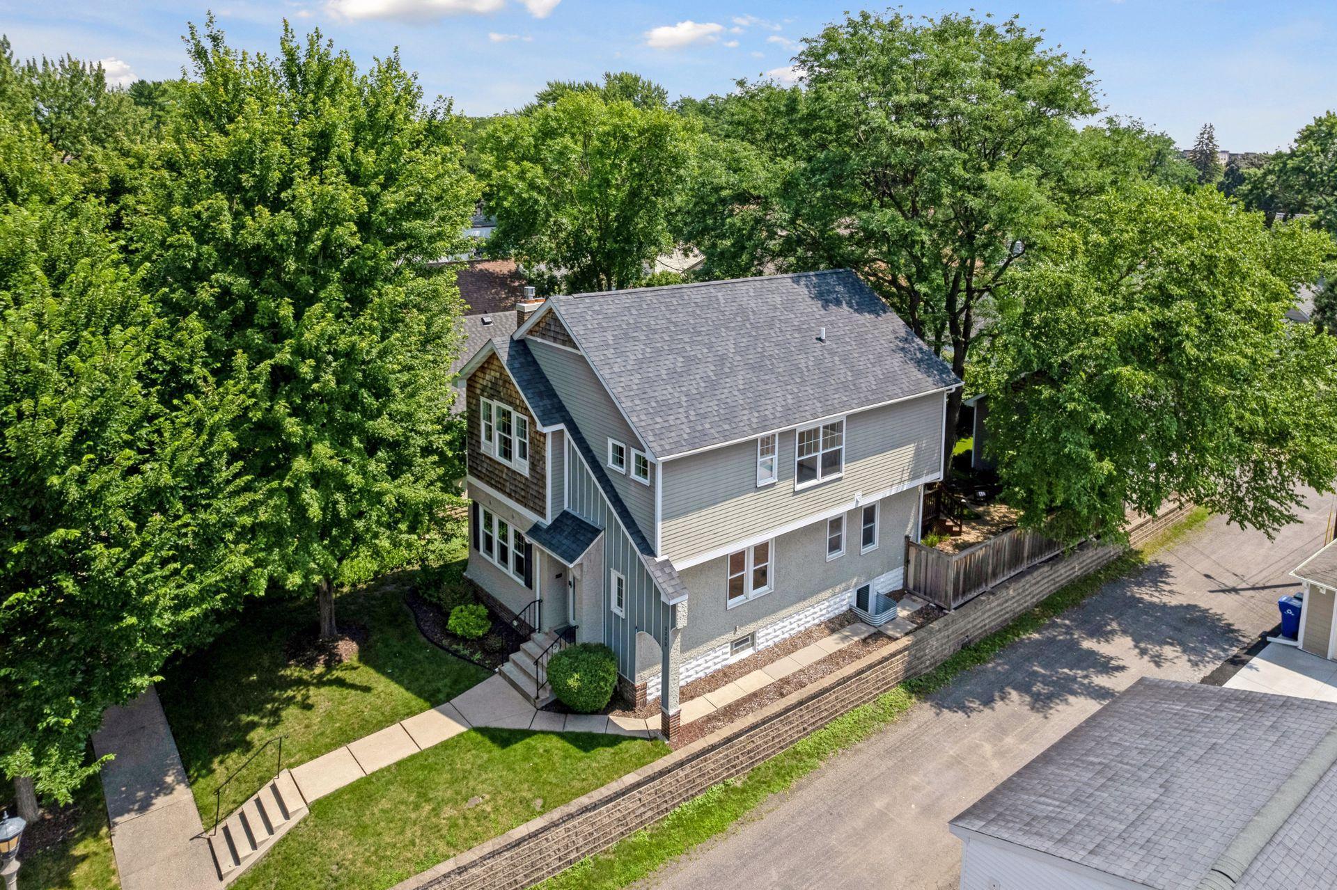 2222 Scheffer Avenue