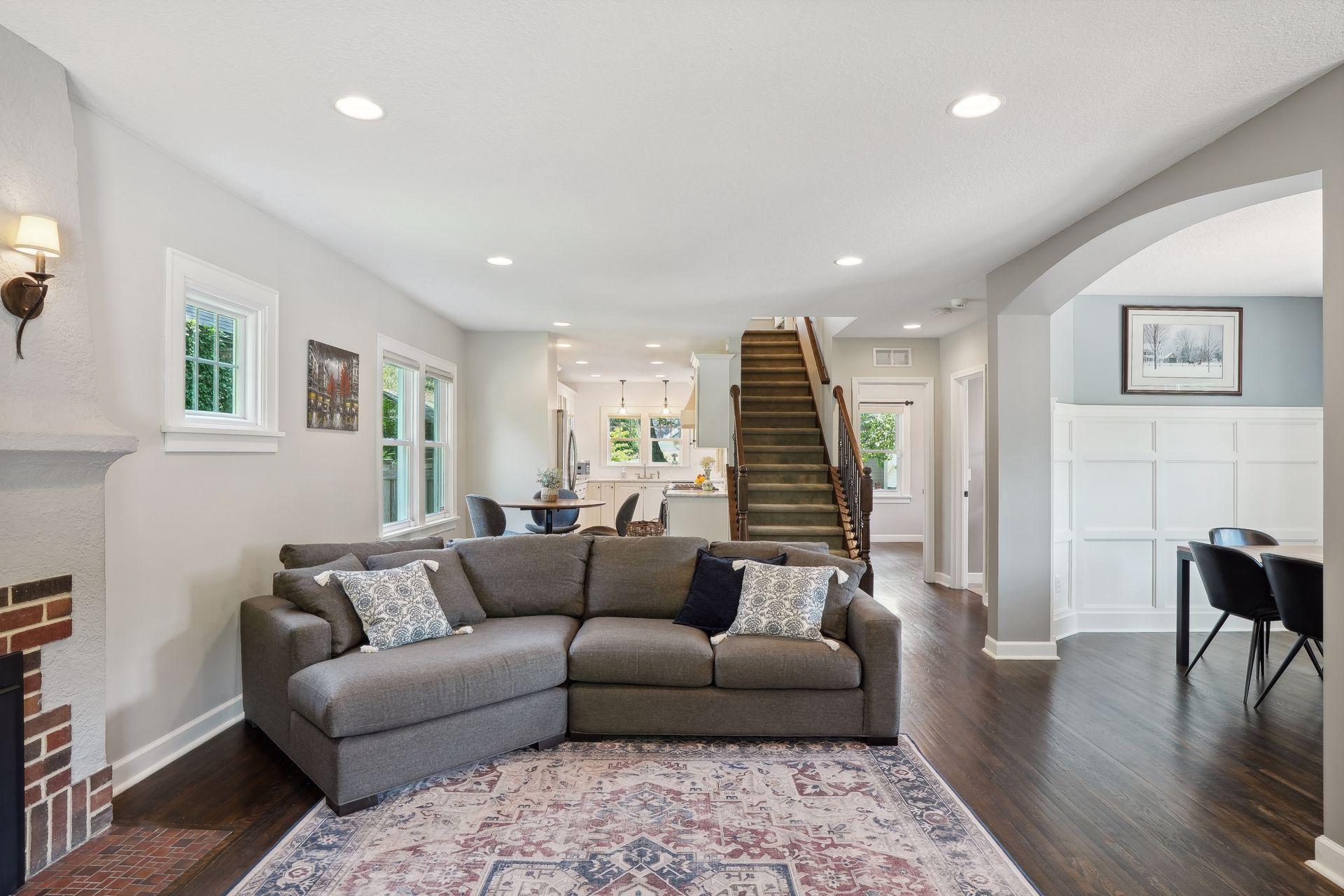 2222 Scheffer Avenue